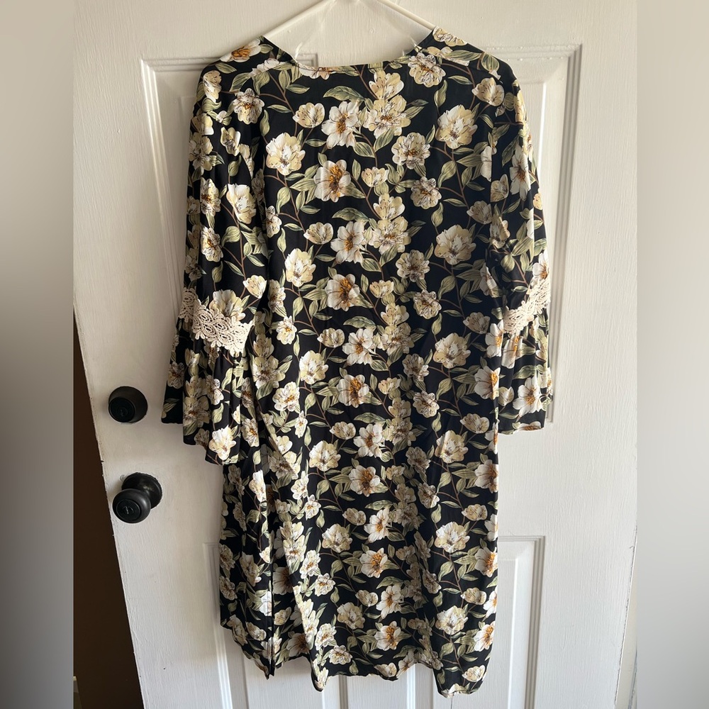 The cutest floral kimono